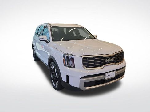 Certified 2024 Kia Telluride S FWD image 11