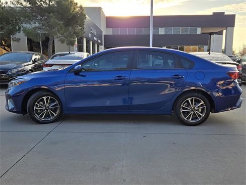 Used 2022 Kia Forte LXS image 3