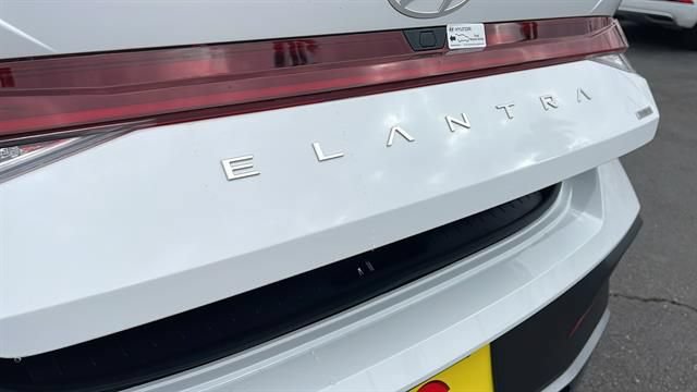 New 2025 Hyundai Elantra SEL FWD image 22