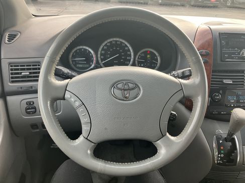 Used 2004 Toyota Sienna XLE image 8