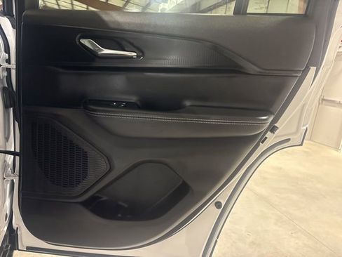 Used 2025 Jeep Grand Cherokee Laredo X w/ Luxury Tech Group I image 9