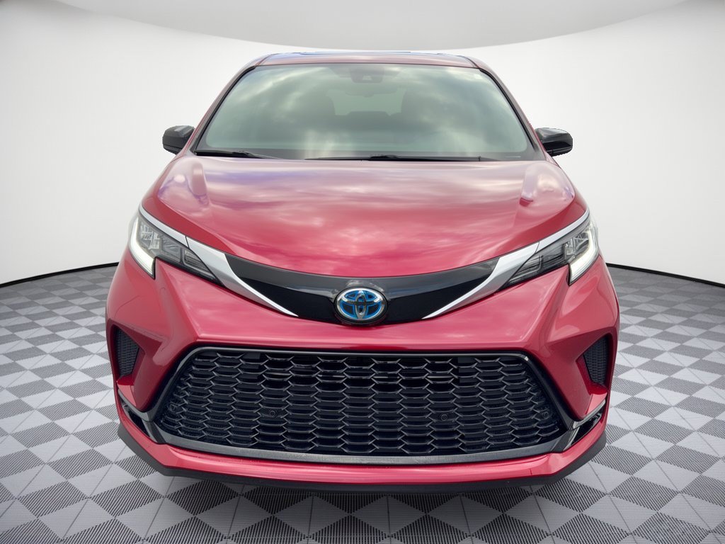 Used 2024 Toyota Sienna XSE FWD image 6