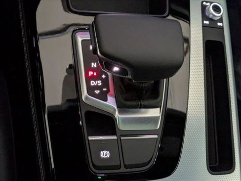 Certified 2025 Audi Q5 2.0T Premium Plus image 12