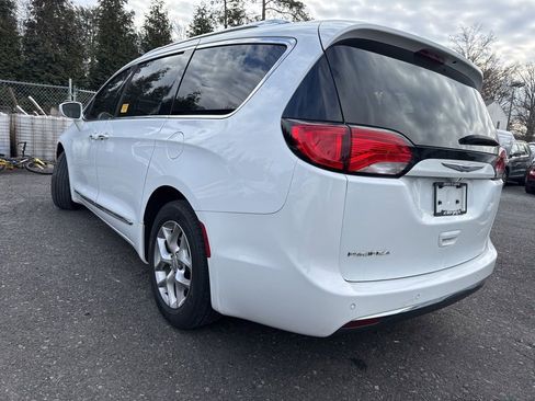 Used 2019 Chrysler Pacifica Touring-L Plus w/ Tire & Wheel Group image 5
