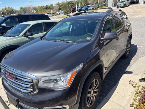 Used 2018 GMC Acadia SLT image 2