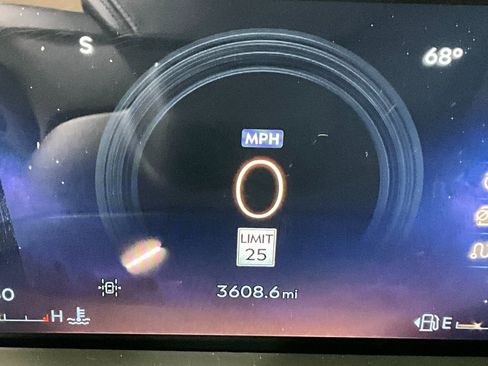 Used 2025 Lincoln Aviator 2WD image 17