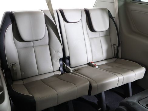 Used 2019 Kia Sedona EX image 33