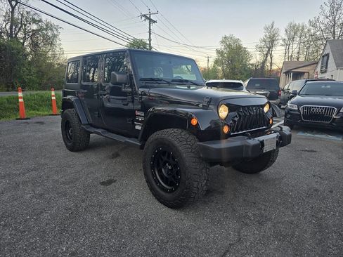 Used 2018 Jeep Wrangler Unlimited Sahara image 2