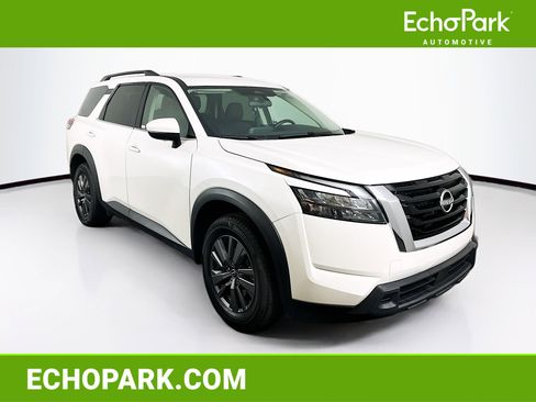 Used 2024 Nissan Pathfinder SV image 1