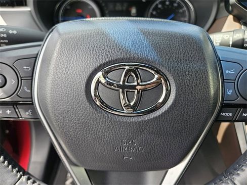 Used 2022 Toyota Venza XLE image 24