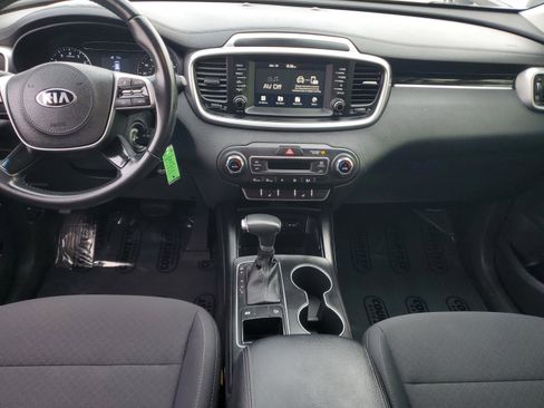 Certified 2019 Kia Sorento S image 11