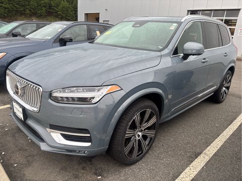 Used 2023 Volvo XC90 B6 Ultimate w/ Protection Package AWD/4WD image 2