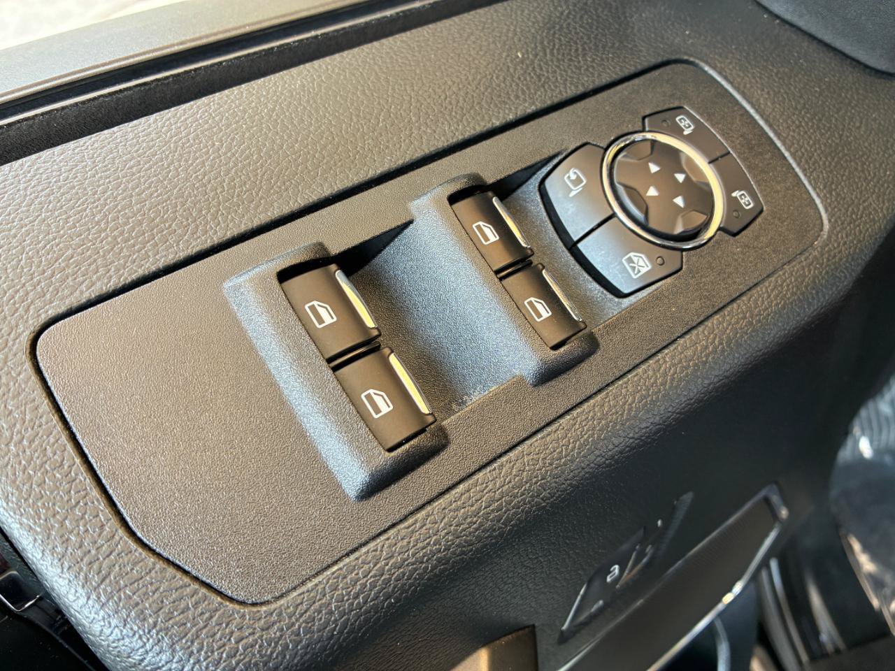 Used 2019 Ford F150 Lariat w/ Equipment Group 502A Luxury AWD/4WD image 11