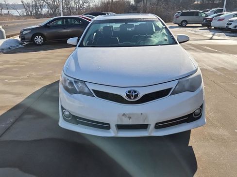 Used 2012 Toyota Camry SE image 3