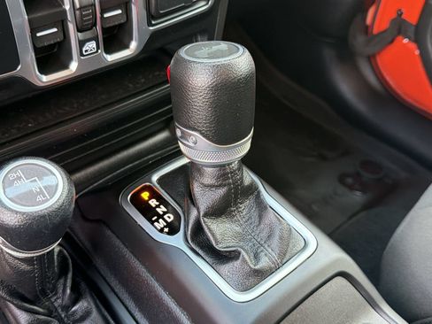 Used 2023 Jeep Wrangler Unlimited Sport AWD/4WD image 17