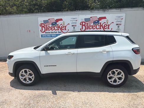 Used 2024 Jeep Compass Latitude AWD/4WD image 7