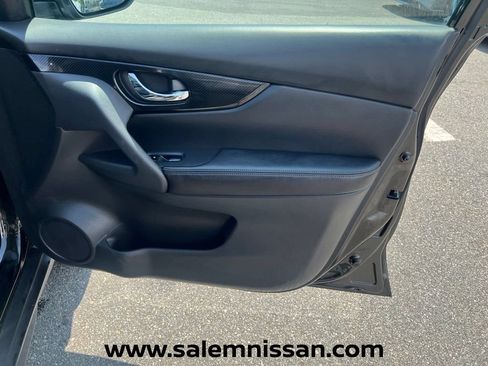 Used 2017 Nissan Rogue SL w/ SL Premium Package AWD/4WD image 25