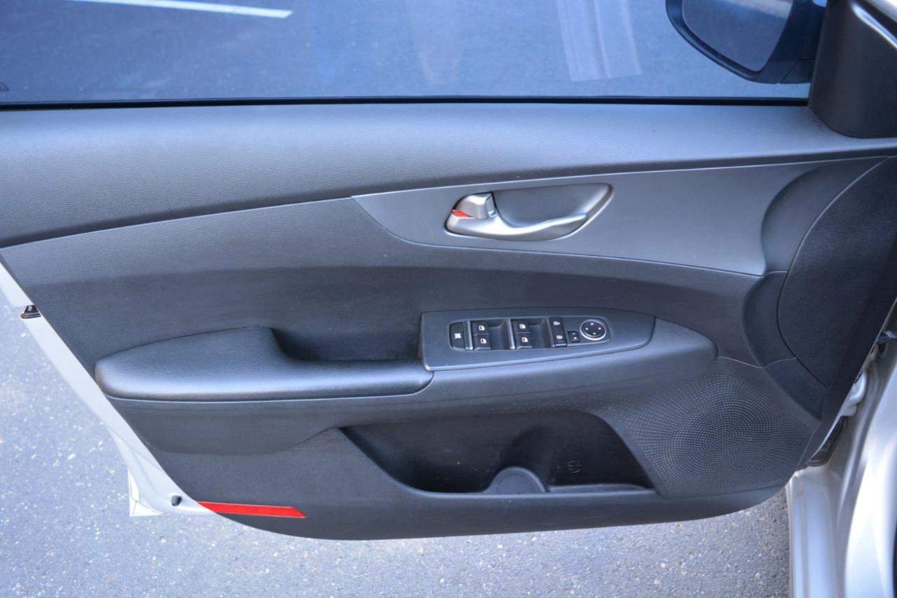 Used 2021 Kia Forte LXS FWD image 8