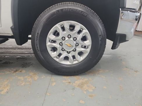 Used 2022 Chevrolet Silverado 2500 LT w/ Convenience Package image 36