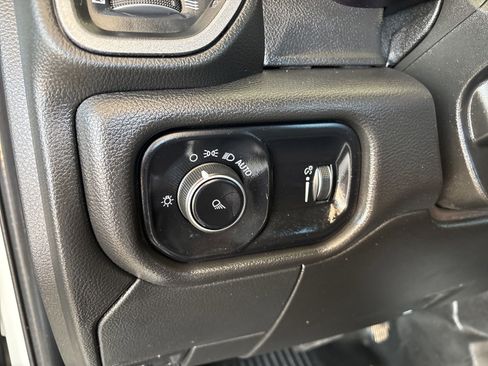 Used 2024 RAM 2500 Tradesman w/ Chrome Appearance Group AWD/4WD image 12