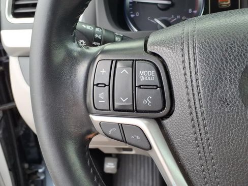 Certified 2019 Toyota Highlander XLE AWD/4WD image 19