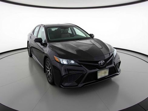 Certified 2023 Toyota Camry SE image 2