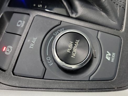 Used 2021 Toyota RAV4 LE image 33