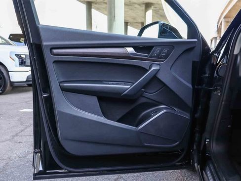 Used 2022 Audi Q5 2.0T Premium w/ Convenience Package image 22