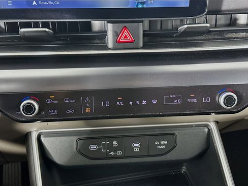 Used 2025 Kia Carnival FWD image 23