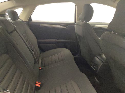 Used 2018 Ford Fusion SE w/ Fusion SE Technology Package FWD image 19