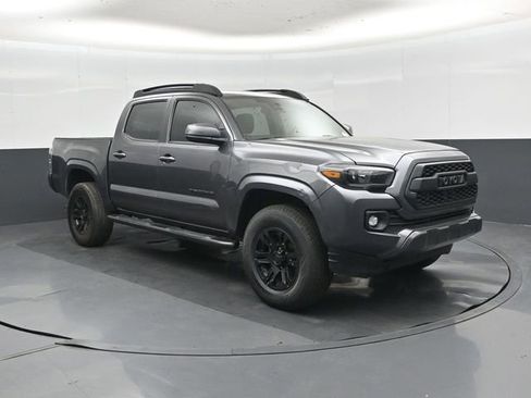 Used 2018 Toyota Tacoma SR w/ SR Convenience Package RWD image 1