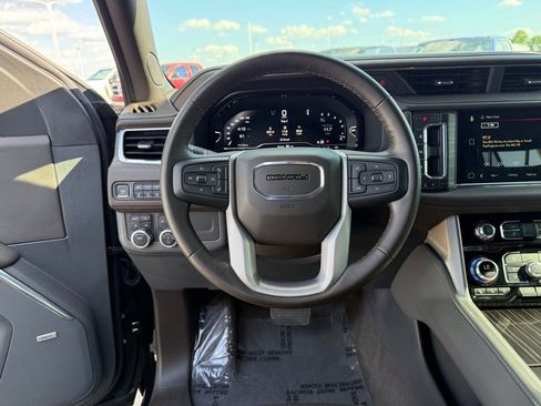 Used 2023 GMC Yukon Denali AWD/4WD image 14