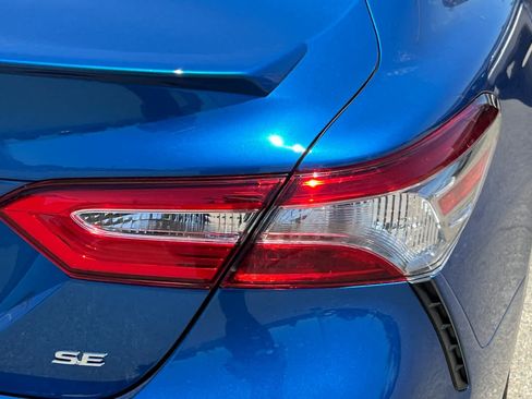 Used 2019 Toyota Camry SE w/ Convenience Package FWD image 18