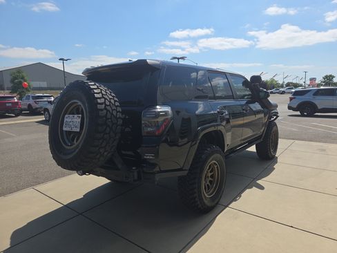 Used 2019 Toyota 4Runner TRD Off-Road Premium AWD/4WD image 5