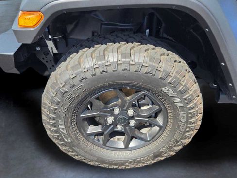 Used 2025 Jeep Wrangler Sport AWD/4WD image 9
