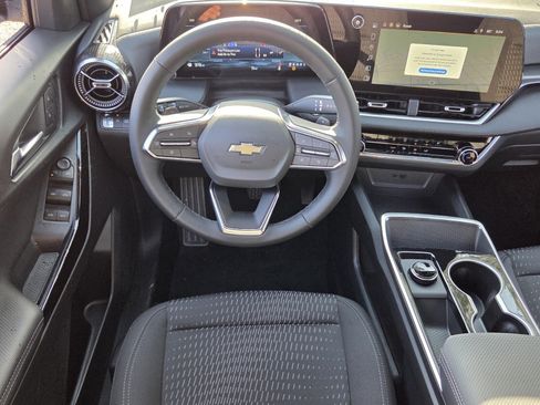 New 2026 Chevrolet Equinox LT w/ Safety and Technology Package FWD image 17