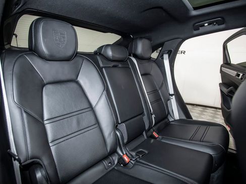 Used 2023 Porsche Cayenne Coupe AWD/4WD image 15