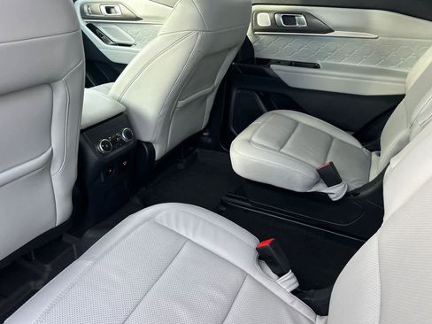 Certified 2025 Ford Explorer Platinum w/ Ultimate Package image 4