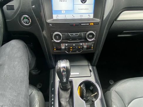 Used 2018 Ford Explorer XLT w/ Equipment Group 202A image 29