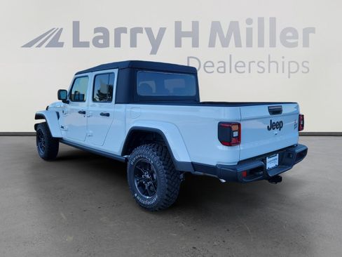 New 2025 Jeep Gladiator Willys image 4