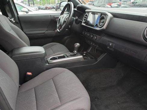 Used 2019 Toyota Tacoma TRD Off-Road AWD/4WD image 19