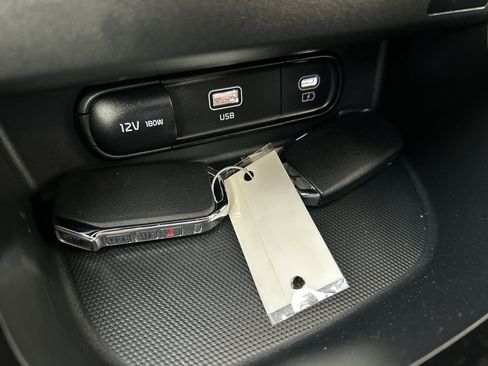 Certified 2025 Kia Seltos EX w/ EX Sunroof Package image 30