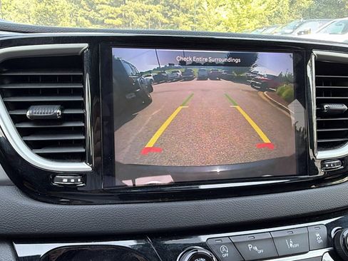 Used 2025 Chrysler Pacifica Select FWD image 33