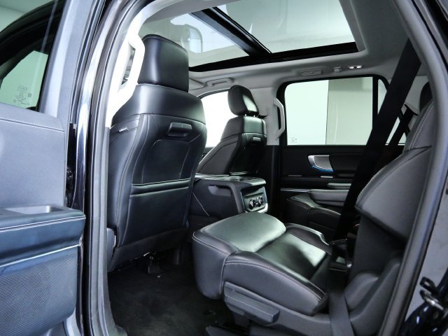 Used 2025 Ford Expedition Max Platinum AWD/4WD image 14