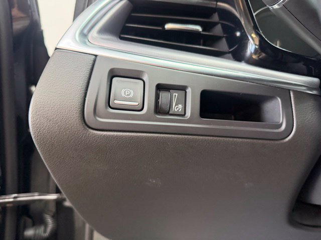 Used 2025 Cadillac XT5 Luxury w/ LPO, Floor Liner Package FWD image 21