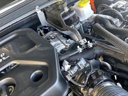 Used 2023 Jeep Wrangler Unlimited Sahara AWD/4WD image 31