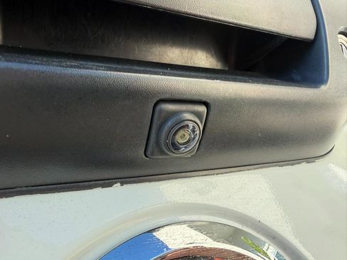 Used 2019 Nissan Titan S image 11