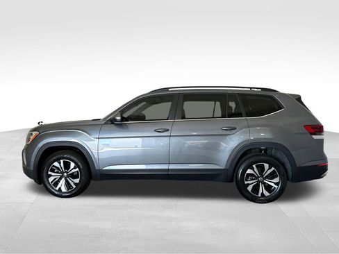 Used 2024 Volkswagen Atlas SE FWD image 2