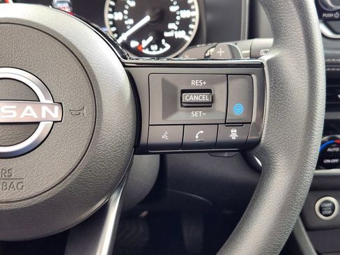 Used 2023 Nissan Rogue SV FWD image 19