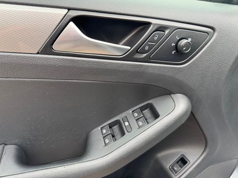 Used 2017 Volkswagen Jetta SE FWD image 21